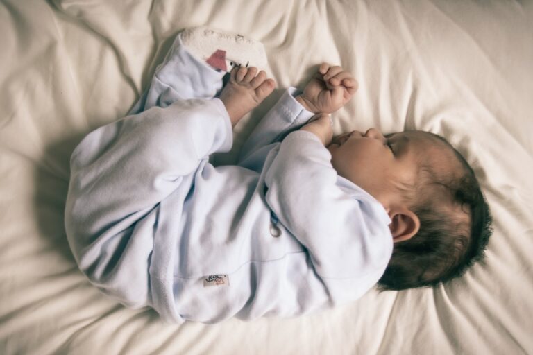 Moeders hysterisch over methode waardoor babies binnen no-time slapen