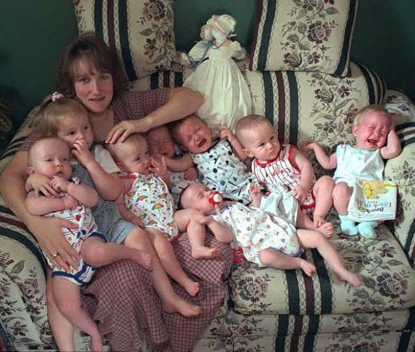 ZIEN: Eerste zevenling ter wereld werd in 1997 geboren en zo zien ze er 25 jaar later uit