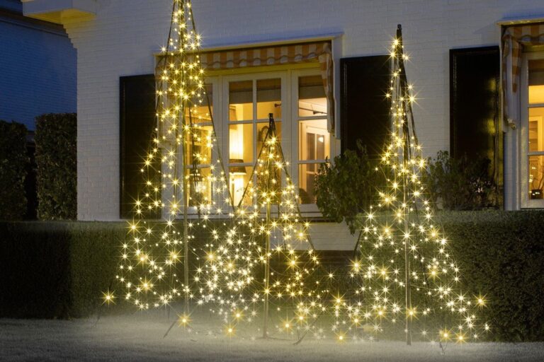 Geweldig! Deze winkel verkoopt deze week grote en spotgoedkope LED kerstbomen voor buiten